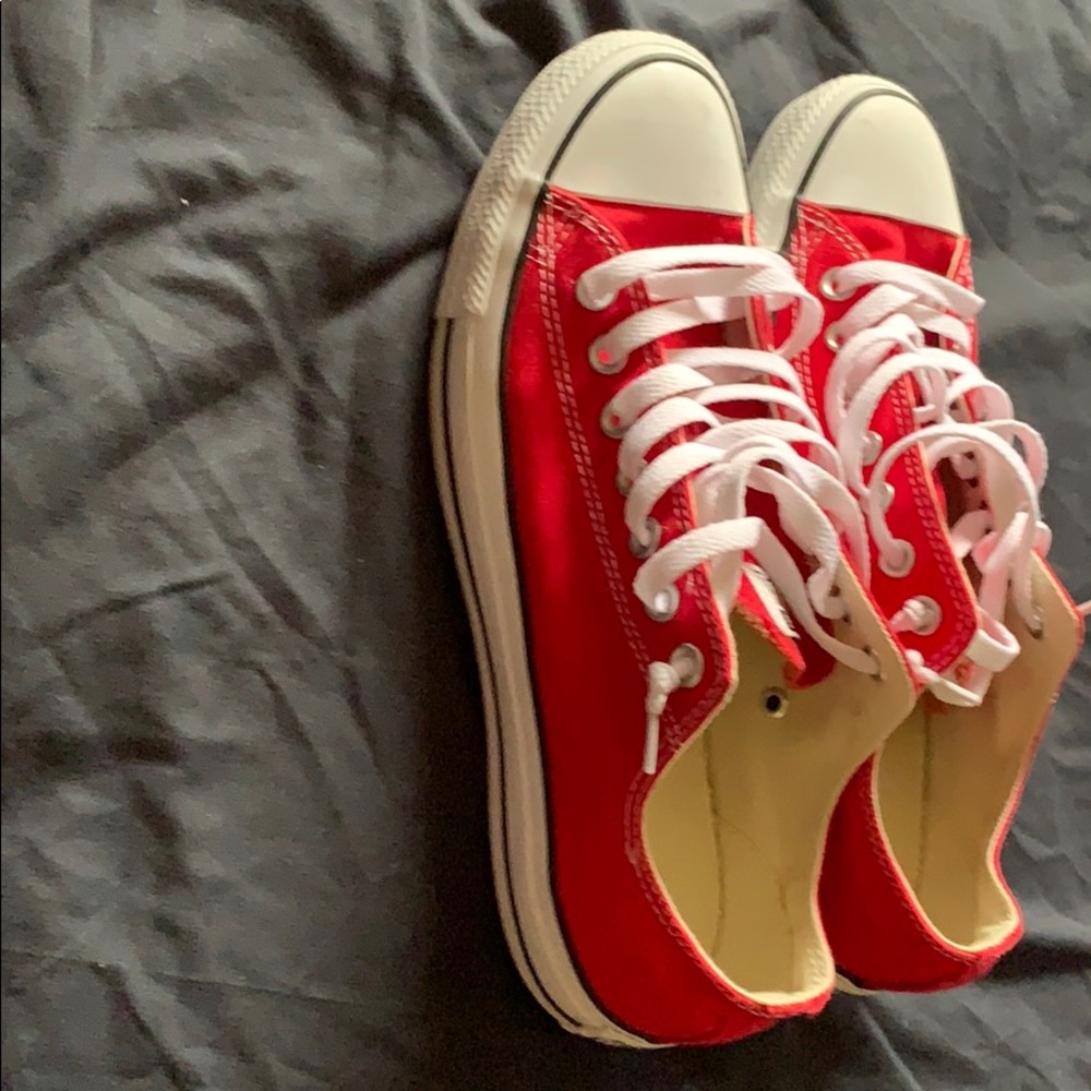 Red converse - Picture 3 of 3